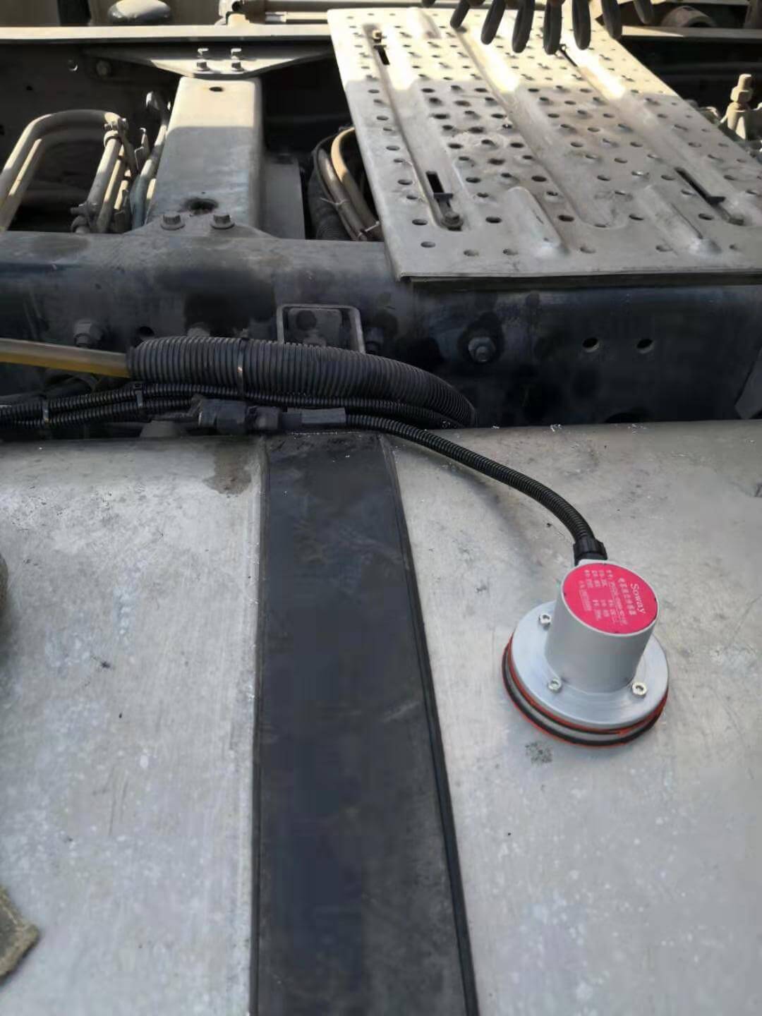 安装车队监测油感设备（油耗监测/油量/防丢油）